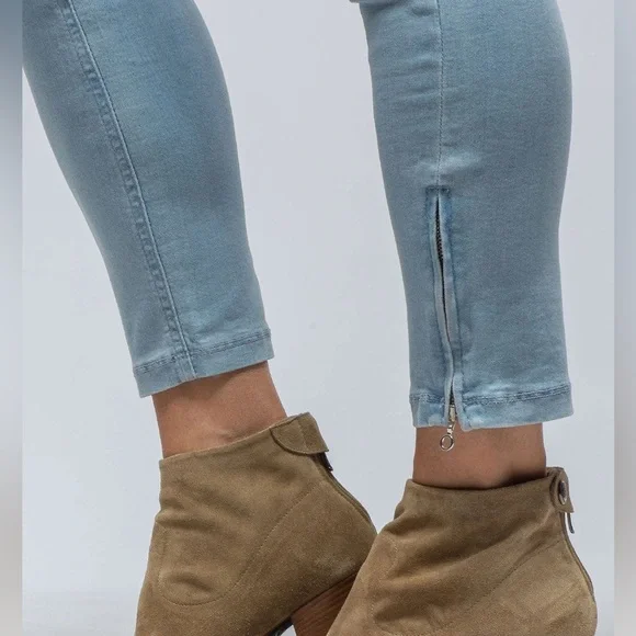 Dream Jeans by MAC DREAM CHIC IN SUMMER BLUE WASH zipper detail at